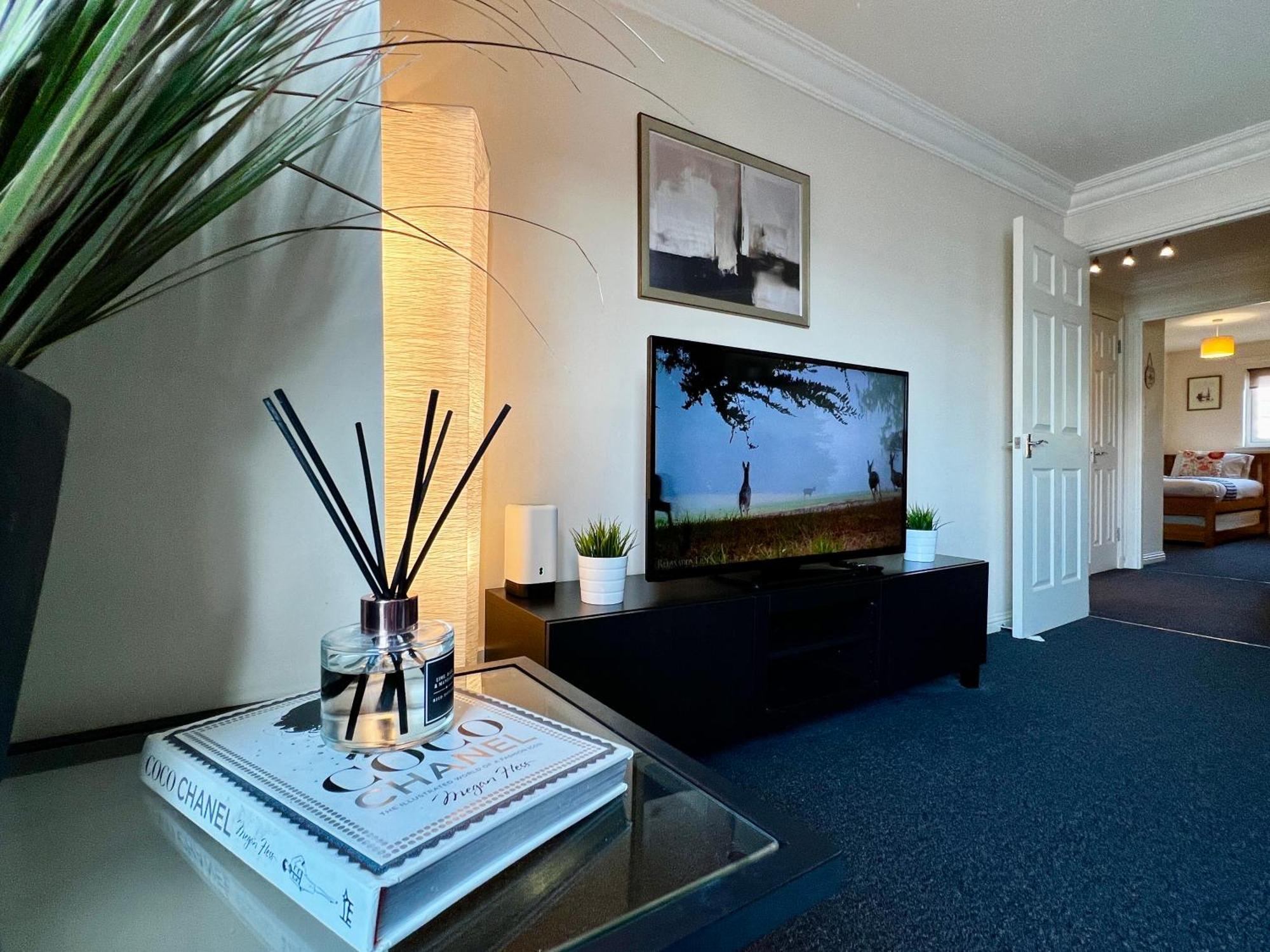 Апартаменты Stylish Modern Flat With Juliet Balcony & Parking Глазго Экстерьер фото